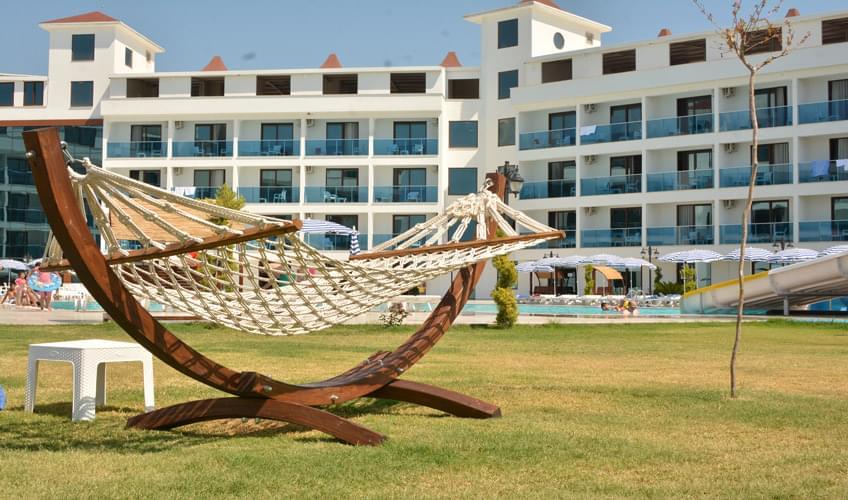 Kekova Deluxe Hotel Bahçe Hamak Keyfi